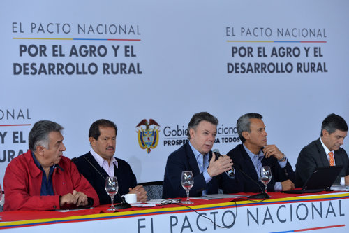 Juan Manuel Santos y otros del gobierno