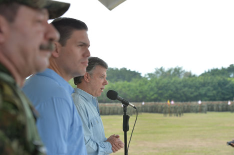 Juan Manuel Santos y cupula militar