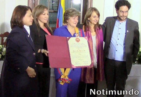 Condecoración a la senadora Gloria Inés Ramírez. Acompañada de Rosmery Martínez, Sandra Villadiego Ángela Robledo e Iván Cepe