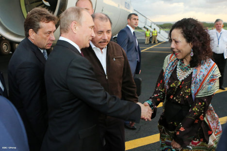 Rosario Murillo, esposa Daniel Otega Saluda a Vladimir Putin 2