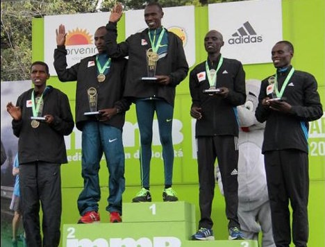 Atletas en la medi maraton de Bogota 2014-2