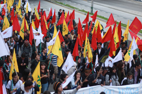 Marcha con banderas PCC-3