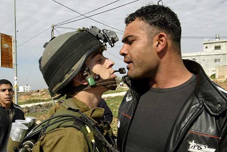 Soldado israeli contra palestino