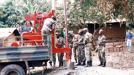 US_Army_in_Cameroon_drilling_well