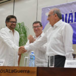 Ivan Marquez y Humberto de la Calle firman foto 1