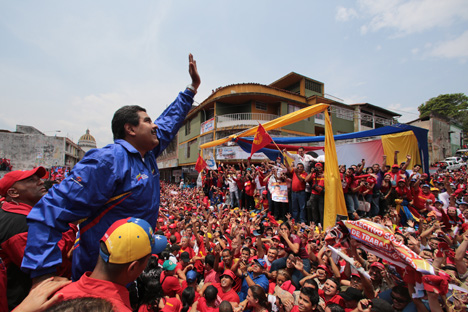 marcha-en-venezuela-apoyan-a-maduro-3-primera
