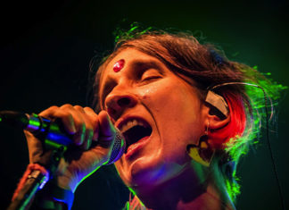 Andrea Echeverri en la sociedad de El Estuche