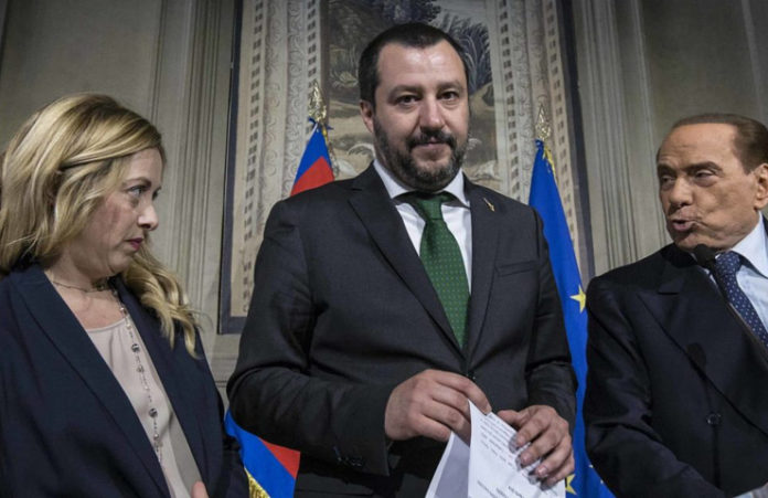 Giorgia Meloni, Matteo Salvini y Silvio Berlusconi-18