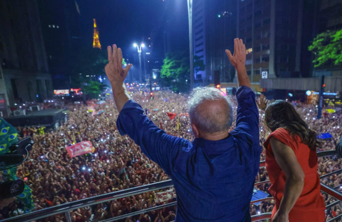 Lula celebra en Sao Paulo