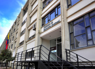 ¿El Ministerio de Educación va en contravía?