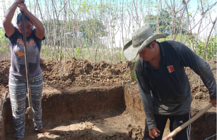 Mujeres y hombres en la construccion-13