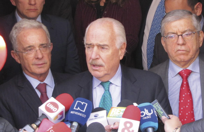 Expresidentes Uribe, Pastrana y Gaviria-14
