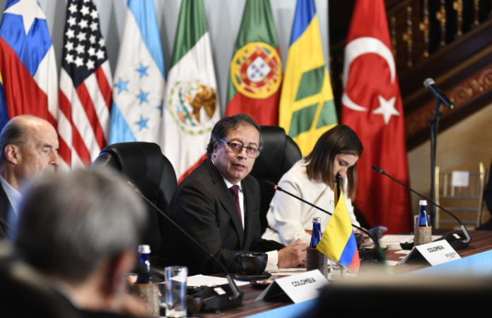 Petro en conferencia sobre Venezuela